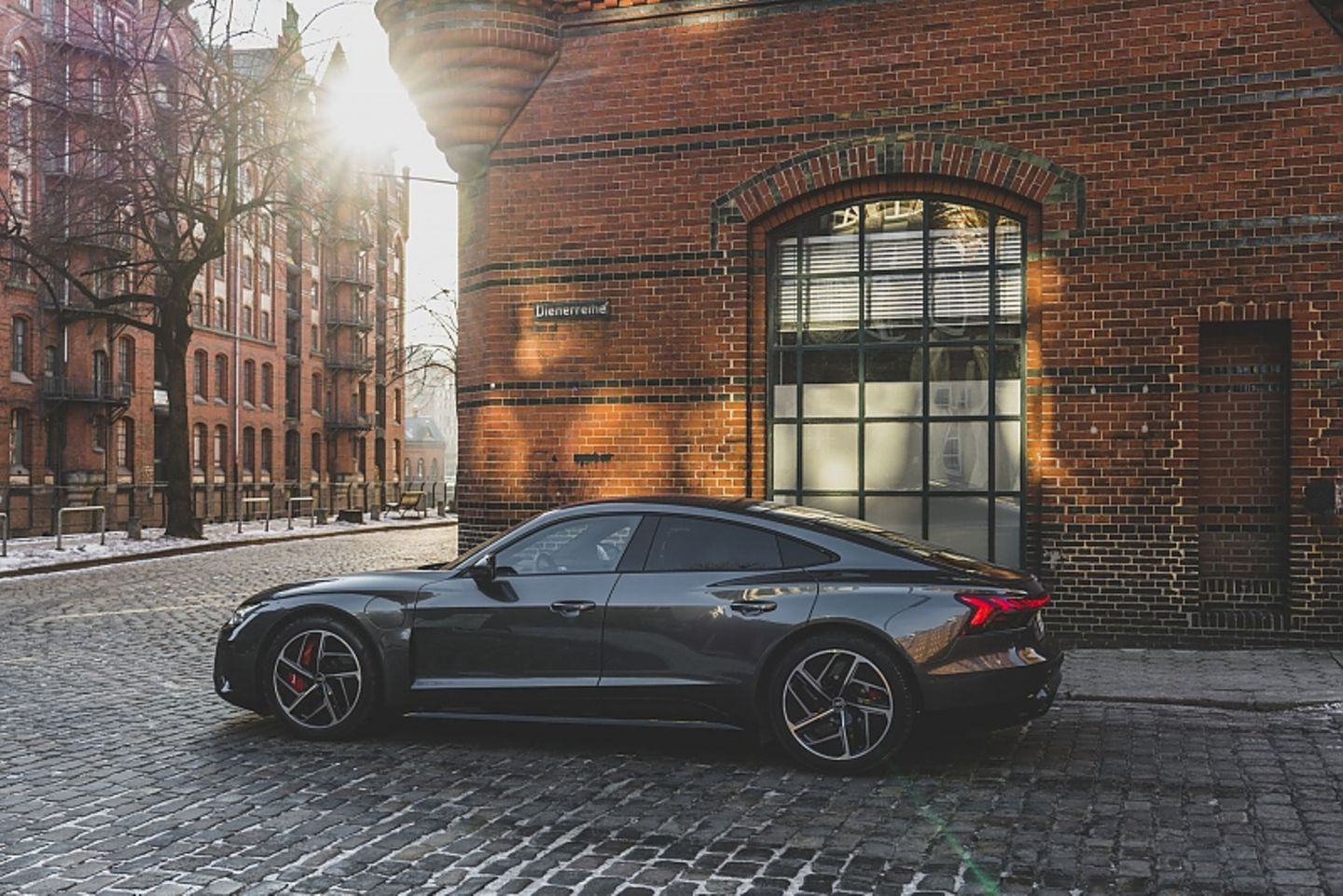 Auch ohne Wankstabilisierung ist der Audi RS e-tron GT ziemlich agil