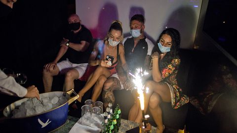 In einer Diskothek in Madrid (Symbolbild): Wenn feiern, dann aber mit Maske