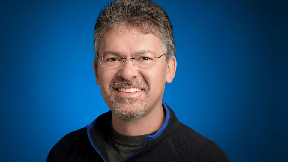 John Giannandrea ist bei Apple zuständig für eine einheitliche Strategie für Künstliche Intelligenzen und Machine Learning John Giannandrea ist bei Apple zuständig für eine einheitliche Strategie für Künstliche Intelligenzen und Machine Learning
