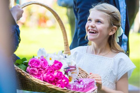 Estelle bei den Feierlichkeiten zum 42. Geburtstag ihrer Mutter Victoria