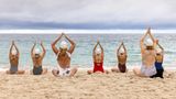 Es ging zum einen darum, das Gemälde "Consideration of Contemplation" von Andrew Baines nachzustellen, das Personen bei Yoga-Übungen am Strand zeigt…