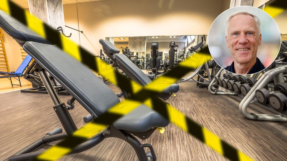 Ein Flatterband sperrt den Trainigsbereich eines Fitnessstudios ab. Der Shutdown der Sportstätten hält an.