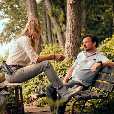 Lona Mendt (Petra Schmidt-Schaller) und Frank Elling (Sascha Geršak) sind die beiden Ermittler, die mit dem Fall betraut werden. Beide gehören zum Typus "kaputter Bulle": Sowohl Lona Mendt als auch Frank Elling sind vom Leben desillusioniert und haben nur noch wenig zu verlieren. Sie vertrauen niemandem - nur einander. Für ihre überzeugende Darstellung wurden Petra Schmidt-Schaller und Sascha Geršak mit dem Deutschen Fernsehpreis 2021 ausgezeichnet.