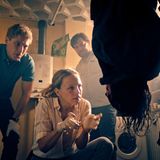 Ein Serienmörder meuchelt im Raum Schwerin scheinbar wahllos Menschen. Der Täter richtet seine Opfer brutal hin. Der ARD-Vierteiler "Die Toten von Marnow" erzählt eine packende Kriminalgeschichte aus einem heißen Sommer - für deren Aufklärung die Ermittler jedoch tief in die Vergangenheit zurückgreifen müssen.