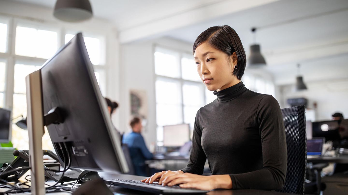Im Beruf verdienen viele Frauen immer noch weniger als Männer, zeigte die neue Brigitte-Studie "Mein Leben, mein Job und ich"
