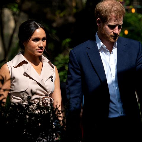 Schlammschlacht bei den Windsors: Meghan (li.) und Harry bereiten der Queen Sorgen.