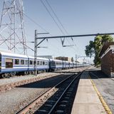 Der Blue Train besteht aus bis zu 18 Wagen mit einer Länge von 400 Metern. Im Bild der Panormawagen am Ende des Zuges.
