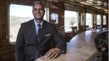 Sechan Pillay ist der Train Manager des Zuges, der sich um alles kümmert und die Durchsagen macht. Für das abendliche Dinner erinnert er an den Dresscode und bittet die "Damen so elegant wie möglich zu erscheinen."