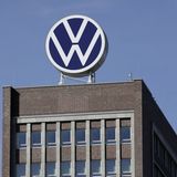 VW Logo Bürohochhaus in Wolfsburg