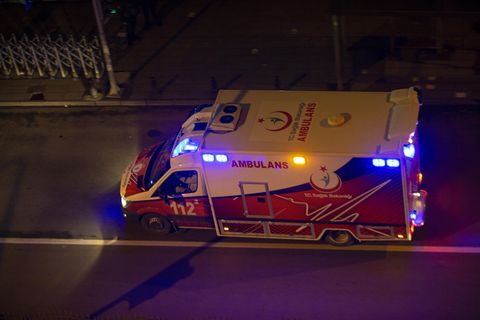 Anwohner riefen der Frau einen Krankenwagen (Symbolbild)
