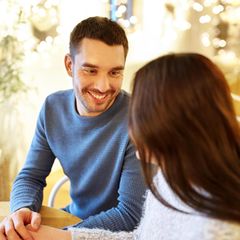 Männer schätzen sich laut der Umfrage von LemonSwan seltener als attraktiv ein, als Frauen