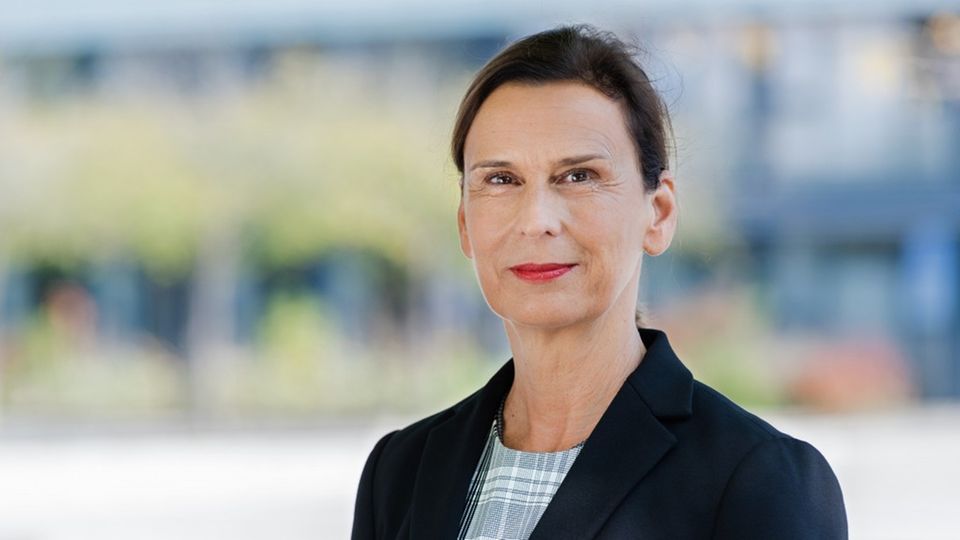 "Die Boss": Frau Grande, ticken Frauen aus Ostdeutschland anders als die aus dem Westen? "Die Boss": Frau Grande, ticken Frauen aus Ostdeutschland anders als die aus dem Westen?