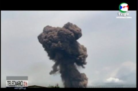 Rauchwolke nach Explosion in Äquatorialguinea