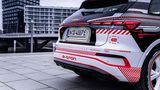 Der Audi Q4 e-tron hat eine Mischbereifung, die das Fahrverhalten stabilisiert