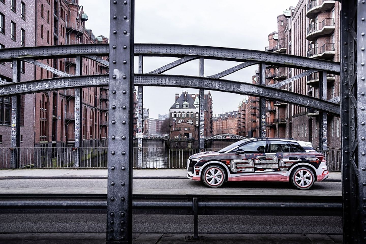Der Audi Q4 e-tron hat rund 225 kW / 306 PS