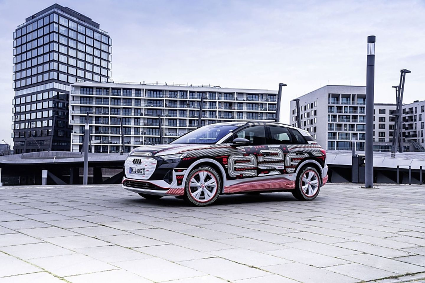 Der Elektromotor hinten ist eine permanenterregte Synchronmaschine mit 150 kW / 204 PS