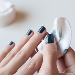 Nagellack lässt sich mit und ohne Aceton entfernen
