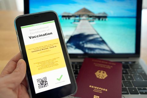 Im Sommer könnte es möglich werden, mit einem digitalen Impfpass zu reisen.