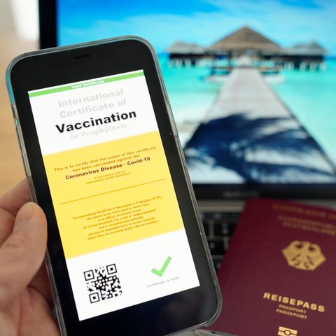 Im Sommer könnte es möglich werden, mit einem digitalen Impfpass zu reisen.