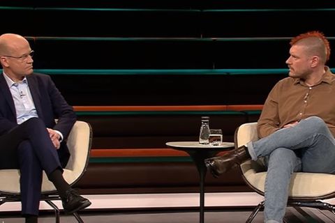 CDU/CSU-Fraktionschef Ralph Brinkhaus (l.) im Streitgespräch mit Blogger Sascha Lobo (r.)