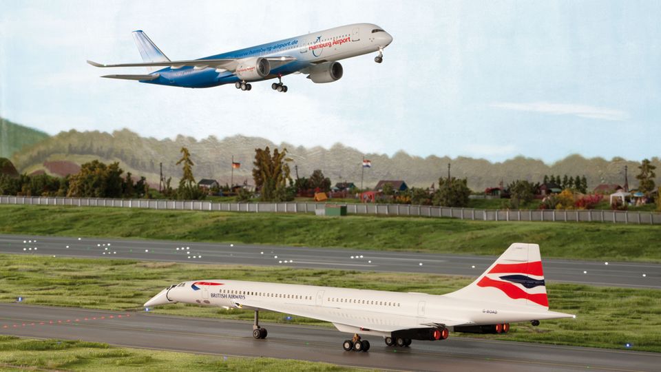 Touristenattraktion MiWuLa: Flugzeuge rollen zum Start und landen mit echten Triebwerksgeräuschen am Knuffingen Airport. Flugzeuge rollen zum Start und landen mit echten Triebwerksgeräuschen am Knuffingen Airport.