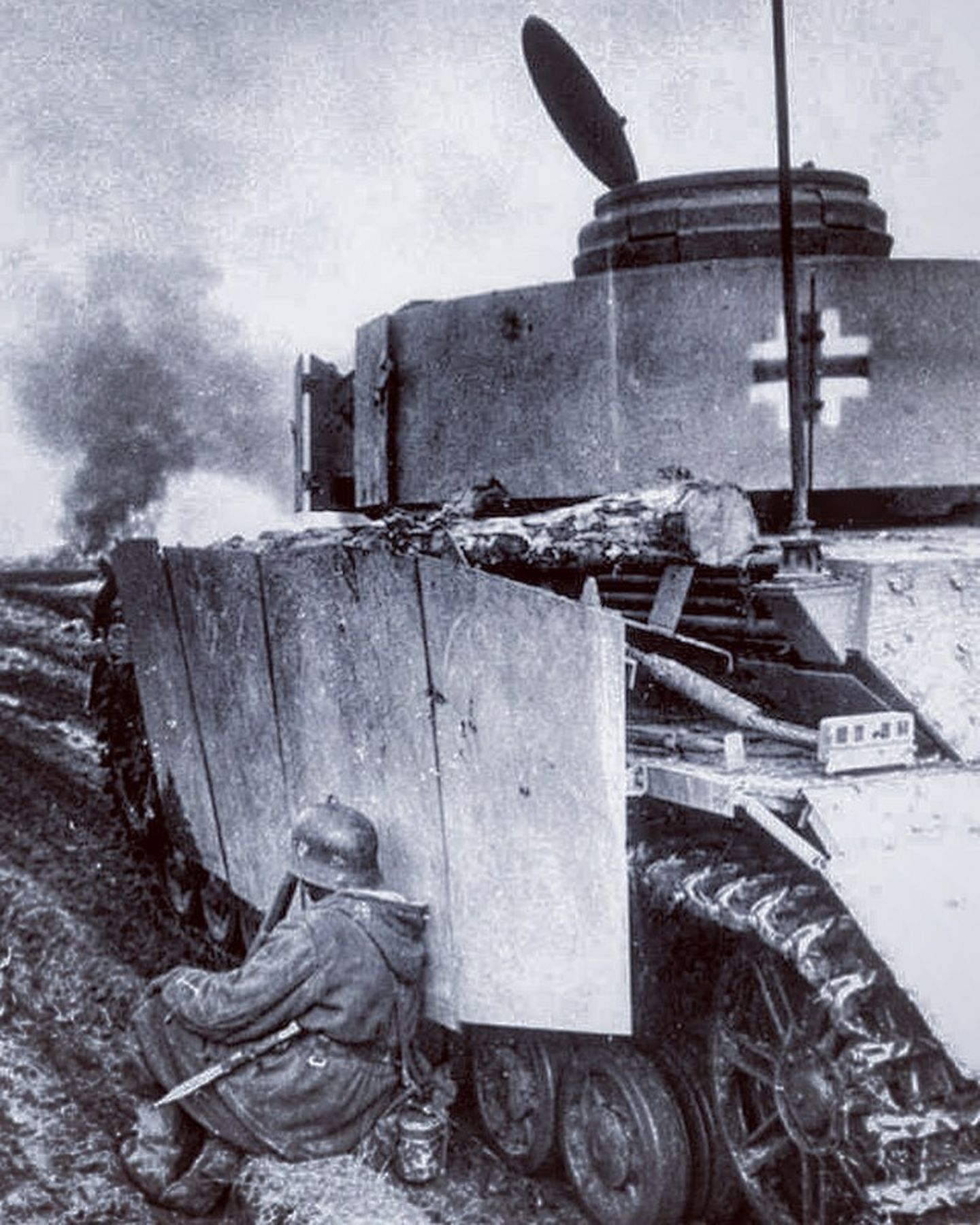 Panzer IV mit den typischen Schürzen.