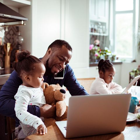 Familie im Homeoffice