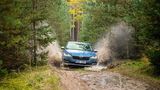 Mit dem Offroad-Modus kommt man auch abseits der Straße recht weit