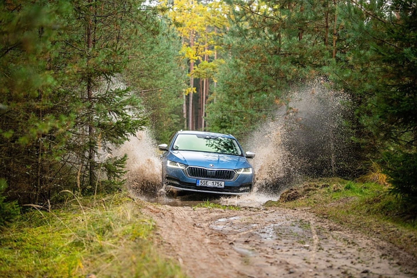 Mit dem Offroad-Modus kommt man auch abseits der Straße recht weit