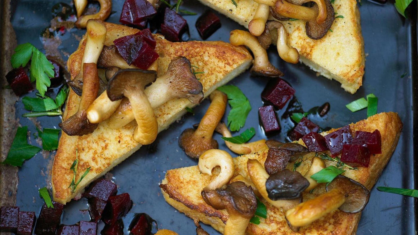 Rezept vorhanden via 00074266 French Toast mit Kraeuterseitlingen Frisch aus der Pfanne: armer Ritter mit Pilzen und Roter Bete