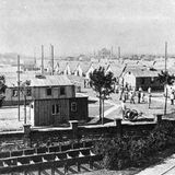 Weil die Säle in den beiden größten Krankenhäusern schnell überfüllt sind, müssen Notlazarette errichtet werden. Dr. Rumpf, Leiter des Neuen Allgemeinen Krankenhauses in Eppendorf, bittet dafür in Preußen um Hilfe.