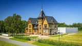 Auf der Insel Kaltehofe im Stadteil Rothenburgsort steht nicht nur ein hübsches Museumsschloss. Dort befindet sich auch die Sandfilteranlage, die nach der Cholera-Epidemie in Betrieb genommen wurde und die Bewohner der Hansestadt 100 Jahre lang mit sauberem Elbwasser versorgte.