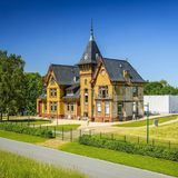 Auf der Insel Kaltehofe im Stadteil Rothenburgsort steht nicht nur ein hübsches Museumsschloss. Dort befindet sich auch die Sandfilteranlage, die nach der Cholera-Epidemie in Betrieb genommen wurde und die Bewohner der Hansestadt 100 Jahre lang mit sauberem Elbwasser versorgte.