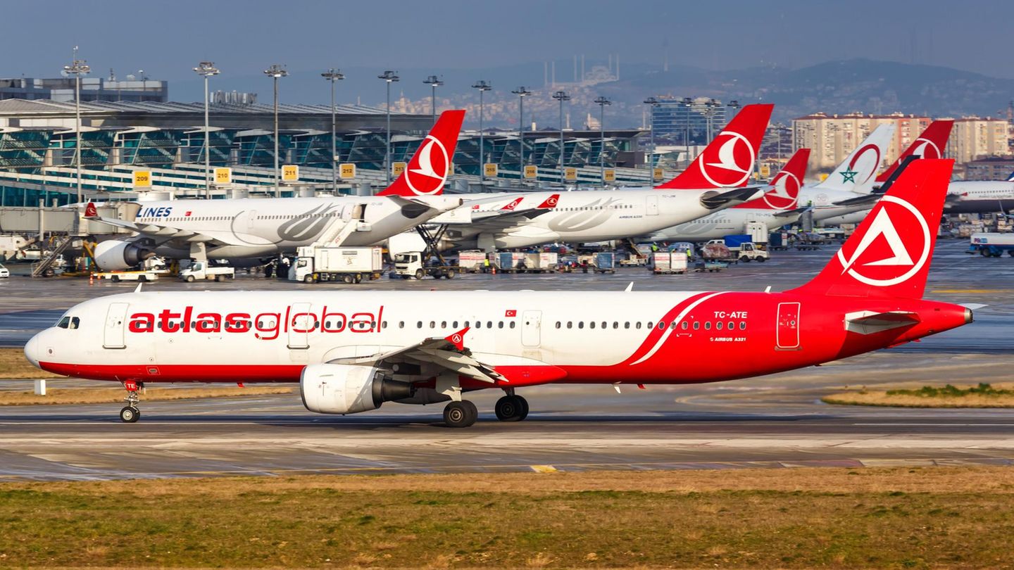 Bild 1 von 15 der Fotostrecke zum Klicken: Atlas Global  Die türkische Airline, die auch Ziele in Deutschland anflog, gehörte zu den ersten Luftfahrtunternehmen, die im Corona-Jahr 2020 Konkurs anmelden mussten. Die von finanziellen Problemen gebeutelte Fluggesellschaft stellte Mitte Februar nach nicht einmal 20 Jahren ein.
