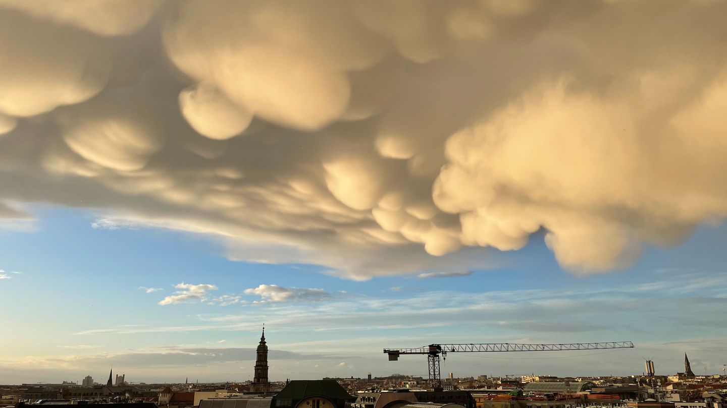 Mammatus-Wolken in Berlin nach Gewitter