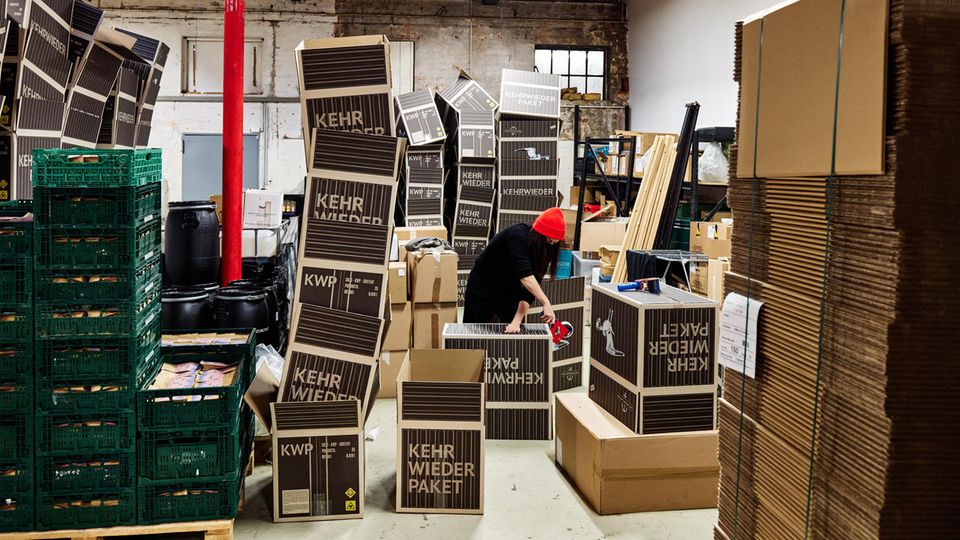 Gastronomie ohne Tourismus: Ausverkauft: Das "Kehrwiederpaket" der Solidaritätsaktion mit dem Motto: "Wenn ihr nicht zu uns kommen könnt, kommt Hamburg eben zu euch", Ausverkauft: Das "Kehrwiederpaket" der Solidaritätsaktion mit dem Motto: "Wenn ihr nicht zu uns kommen könnt, kommt Hamburg eben zu euch",