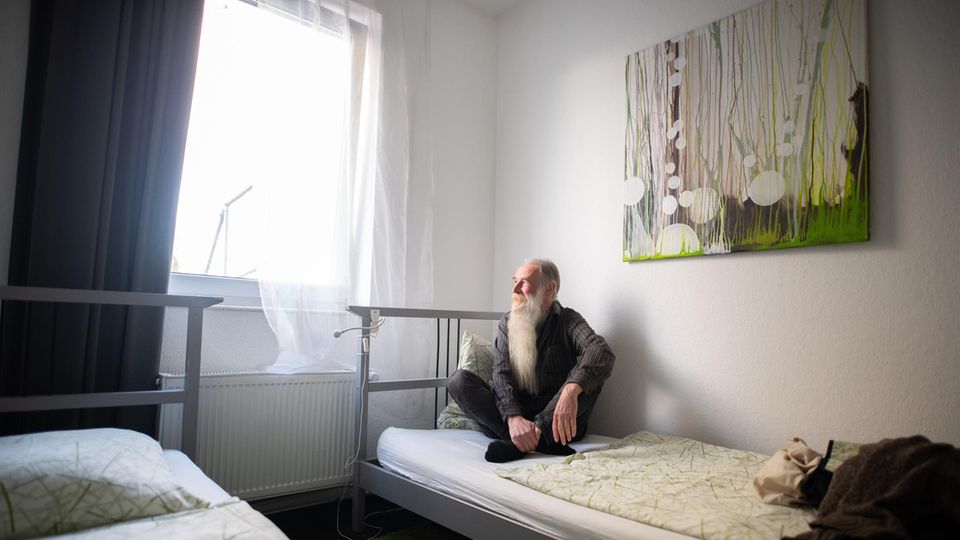 Hotellerie und Corona: Initiative "Hotels for Homeless": Blick in das Zimmer eines Hotels in Altona, das am Winterprogramm für Obdachlose teilnimmt. Initiative "Hotels for Homeless": Blick in das Zimmer eines Hotels in Altona, das am Winterprogramm für Obdachlose teilnimmt.
