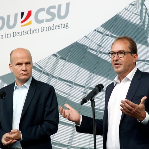 Sehen mit den abgegebenen Ehrenerklärungen aller Unions-Abgeordneten den Maskenskandal weitgehend aufgearbeitet: Fraktionsspitzen Ralph Brinkhaus (CDU, li.) und Alexander Dobrindt (CSU)
