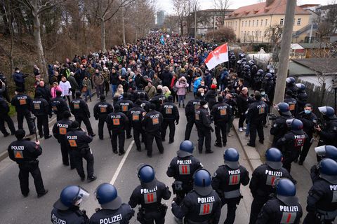 Polizei auf Demonstration von Coronavirus-Leugnern in Dresden