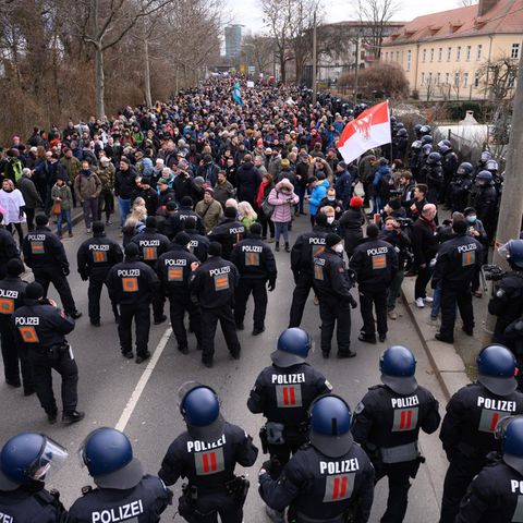 Polizei auf Demonstration von Coronavirus-Leugnern in Dresden