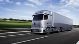 Der Mercedes Benz eActros LongHaul soll mit einer Batterieladung 500 Kilometer weit kommen