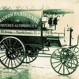 Ein Benz-Lieferungswagen mit 6 PS gebaut von 1898 bis 1900 ist Werbeträger für ein Autohaus