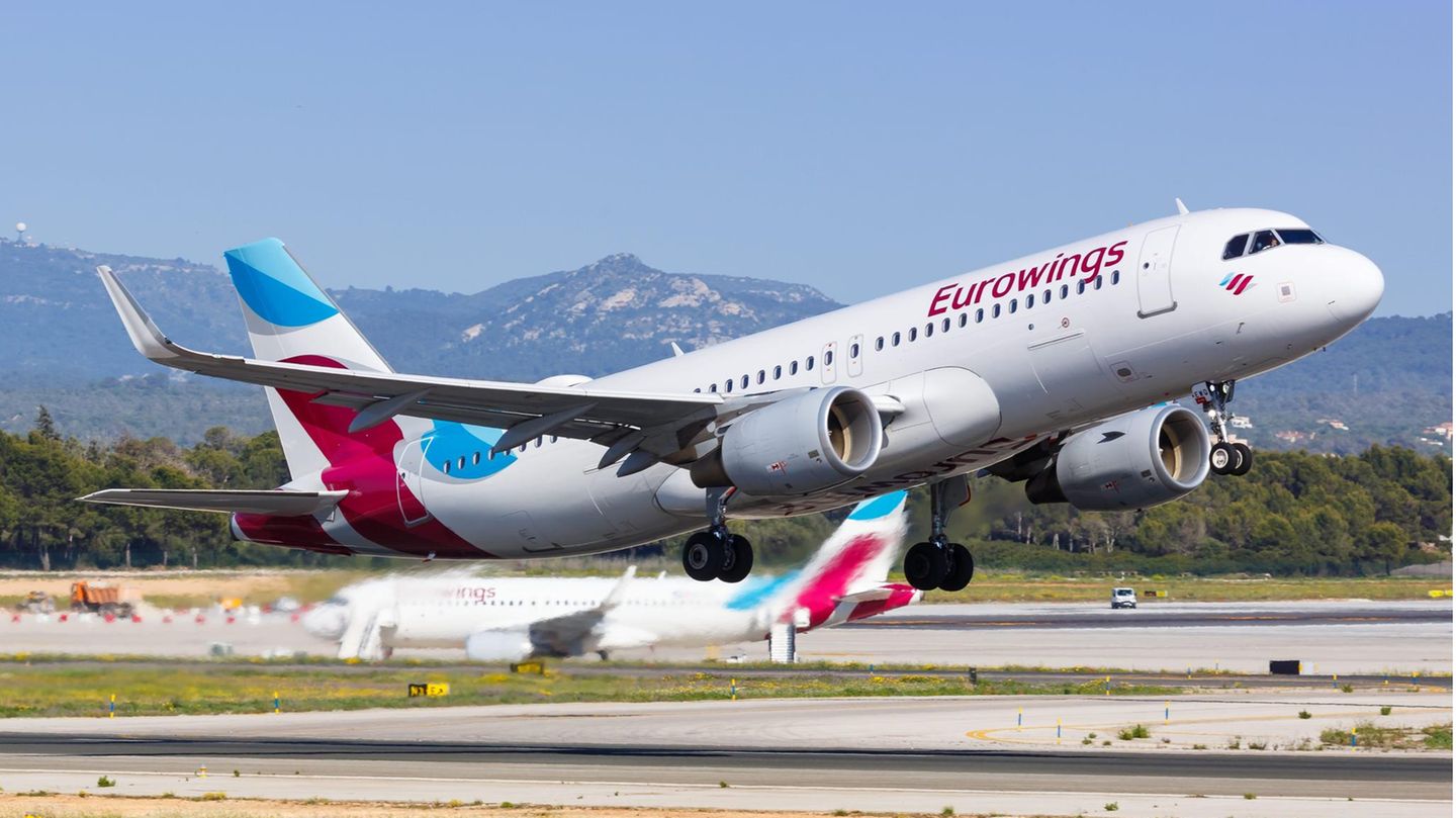 Airbus von Eurowings hebt vom Flughafen Palma de Mallorca ab