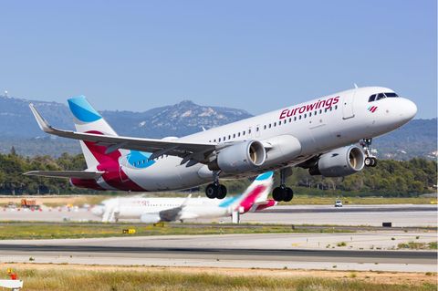 Airbus von Eurowings hebt vom Flughafen Palma de Mallorca ab