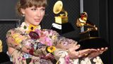 Dass sie zu den großen Gewinnern der diesjährigen Grammy-Verleihung gehört, dürfte die wenigsten überrascht haben: Taylor Swift hatte 2020 gleich zwei von den Kritikern hoch gelobte Alben veröffentlicht. Das erste der beiden, "Folklore", wurde als "Album des Jahres" ausgezeichnet.