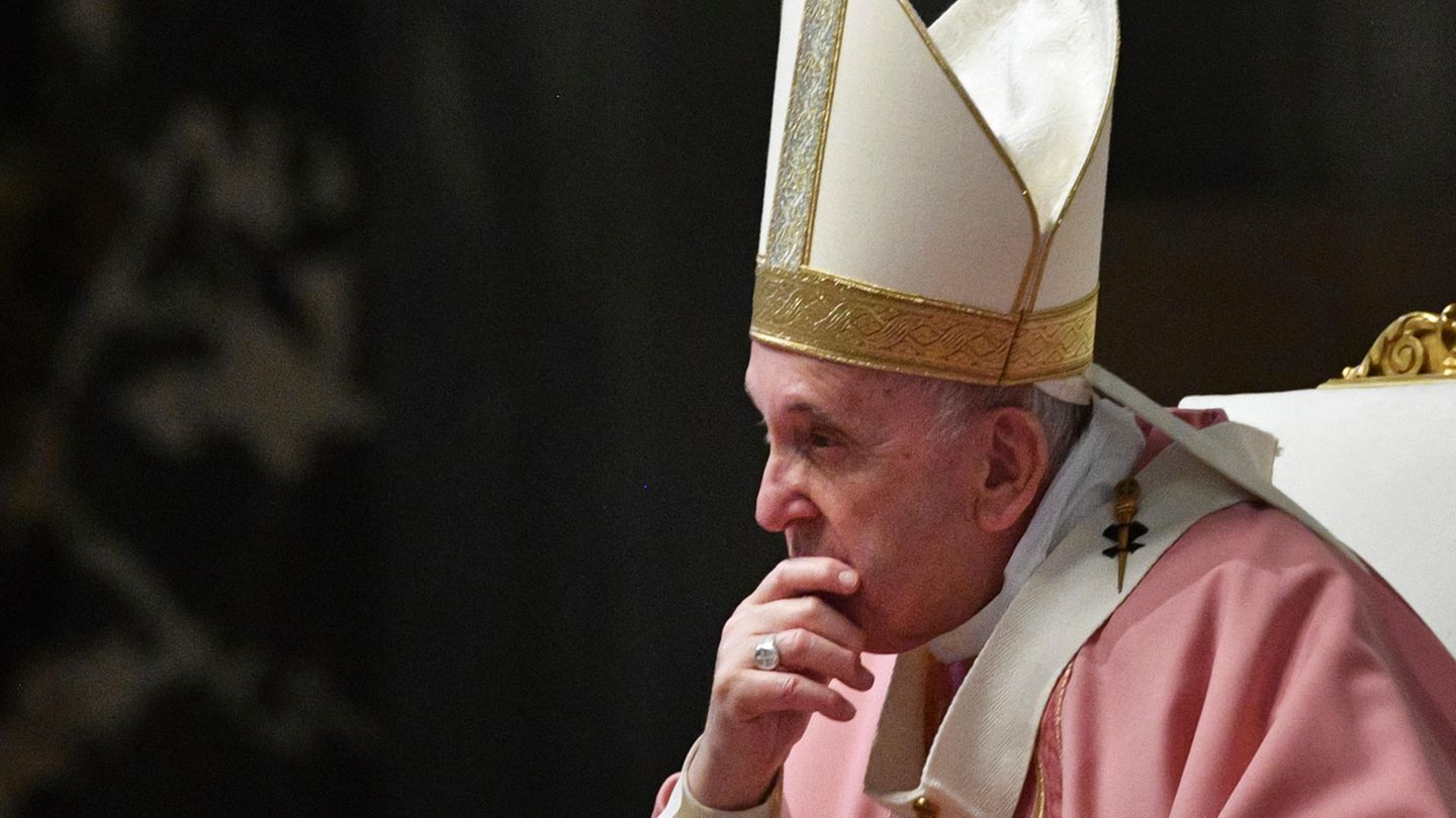 Vatikan, Vatikanstadt: Papst Franziskus leitet eine Messe im Petersdom