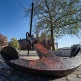 Der Dar-es-Salaam-Platz wurde nach Hamburgs Partnerstadt “Dar-es-Salaam" in Tansania benannt. Tansania war eine ehemalige deutsche Kolonie.