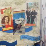 Die FrauenFreiluftGalerie existiert seit 1994 als bundesweit einzige Freiluft-Galerie zum Thema Frauenarbeit. Insgesamt schmücken 14 Wandbilder über zwei Kilometer verteilt die Gebäude der Großen Elbstraße.