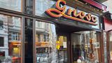 Wer auf der Suche ist nach leckeren Kuchen und Torten, wird im Café Gnosa in der Langen Reihe fündig, das seit den 80er Jahren als schwul-lesbischer Treffpunkt gilt.