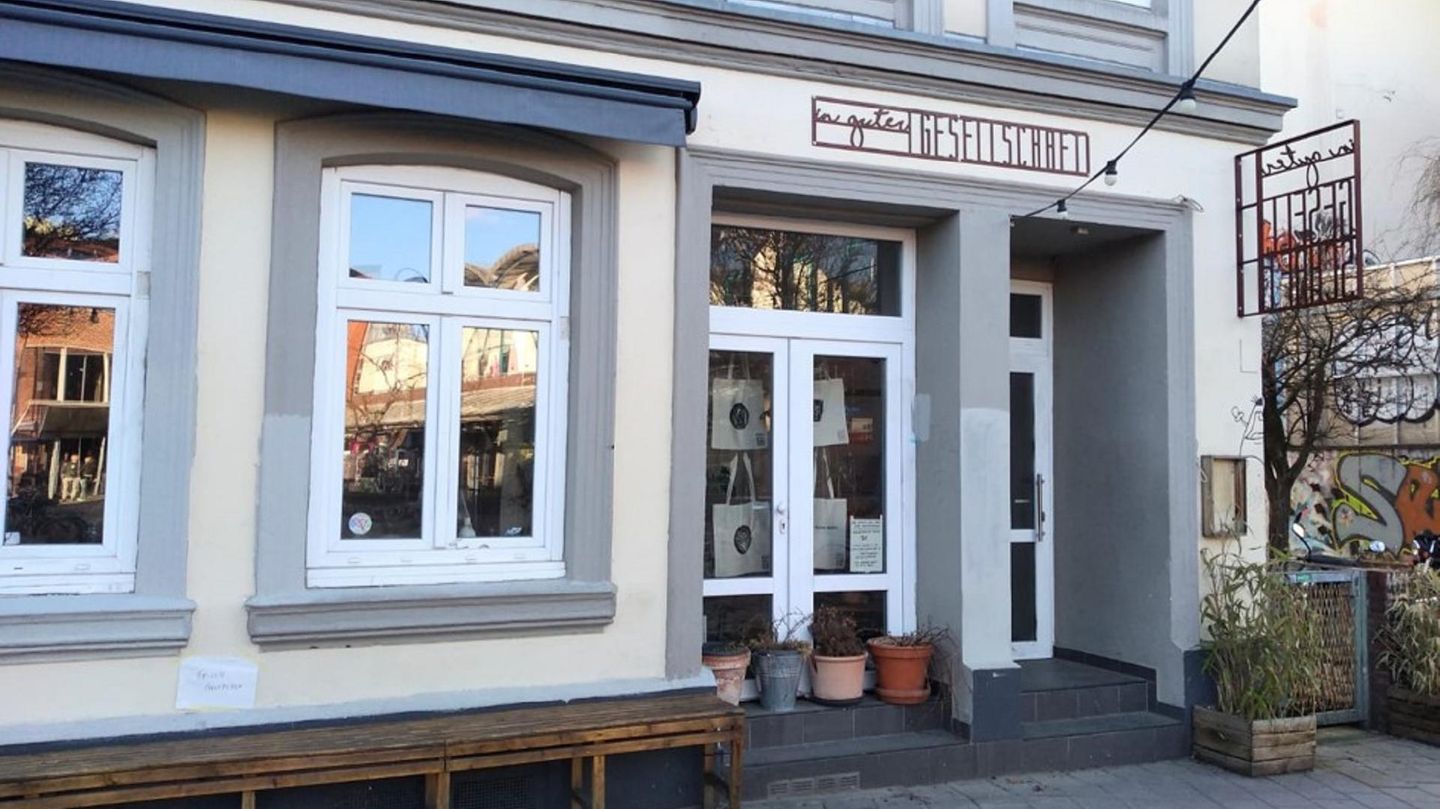Im Café In guter Gesellschaft kann man Kaffee trinken und Kuchen essen – ohne dabei Müll zu produzieren. Zero Waste ist das Konzept der beiden Inhaberinnen, die das kleine Café auf St. Pauli 2017 eröffnet haben.